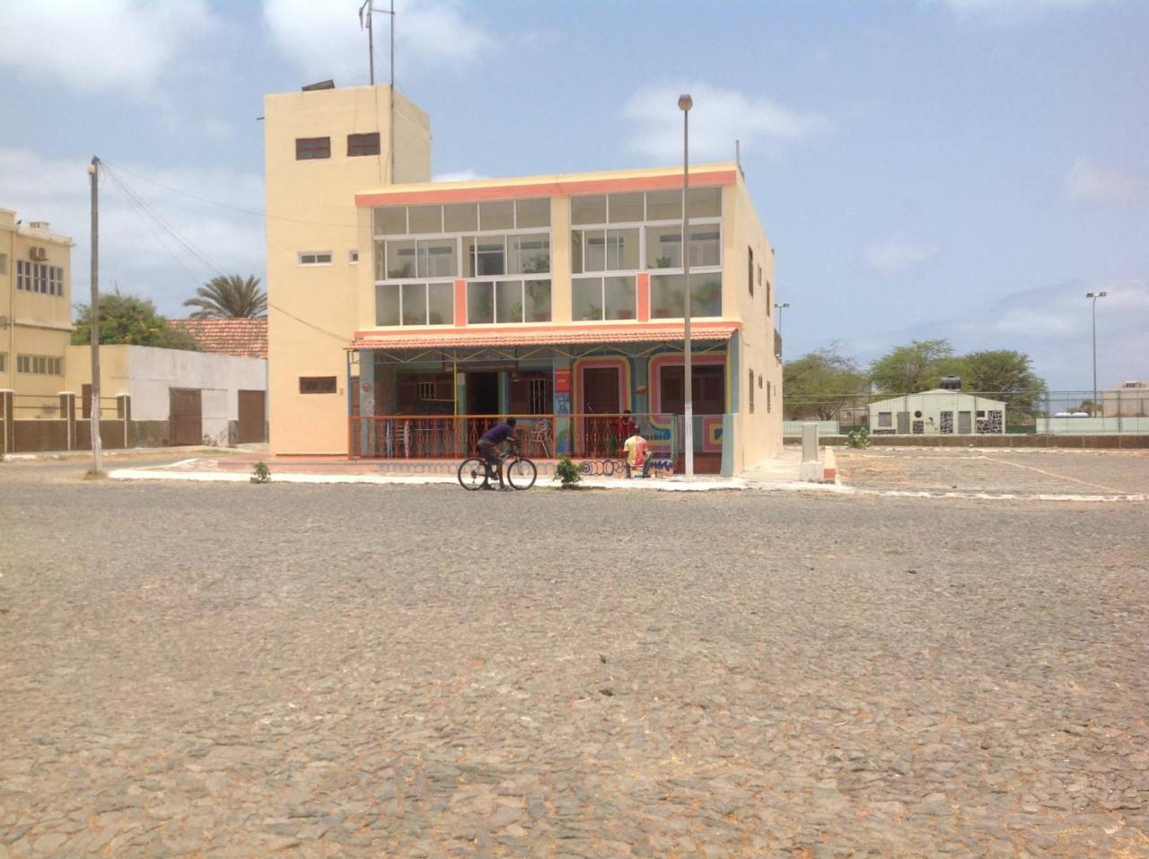 Casa Cabral : Big Apartment Next To The Beach Tarrafal  Buitenkant foto